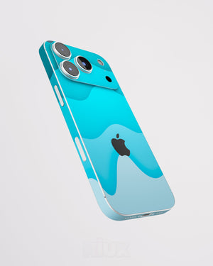 Skin premium para iPhone con diseño Flux Tide, vista lateral flotante y acabado mate