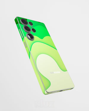 Skin premium para Samsung con diseño Flux Verde Terra, vista lateral flotante y acabado mate