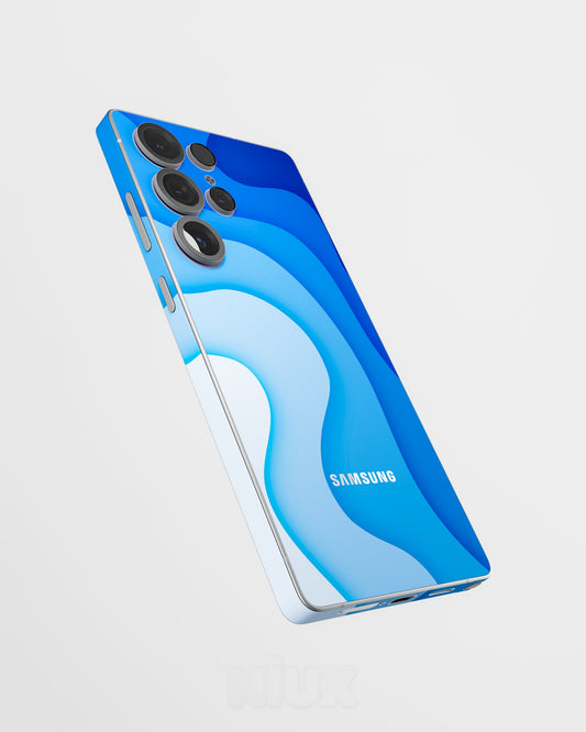Skin premium para Samsung con diseño Flux Abyss, vista lateral flotante y acabado mate
