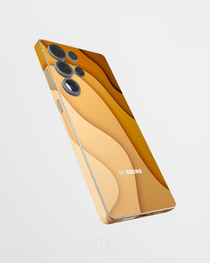 Skin premium para Samsung con diseño Flux Sienna, vista lateral flotante y acabado mate