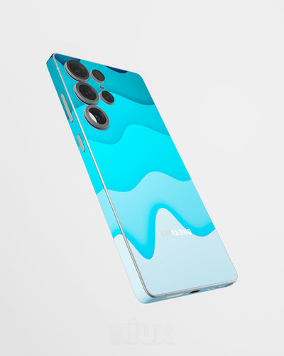 Skin premium para Samsung con diseño Flux Tide, vista lateral flotante y acabado mate